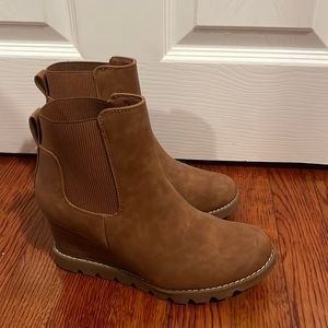 Tan heel shoes, from Target, Brown